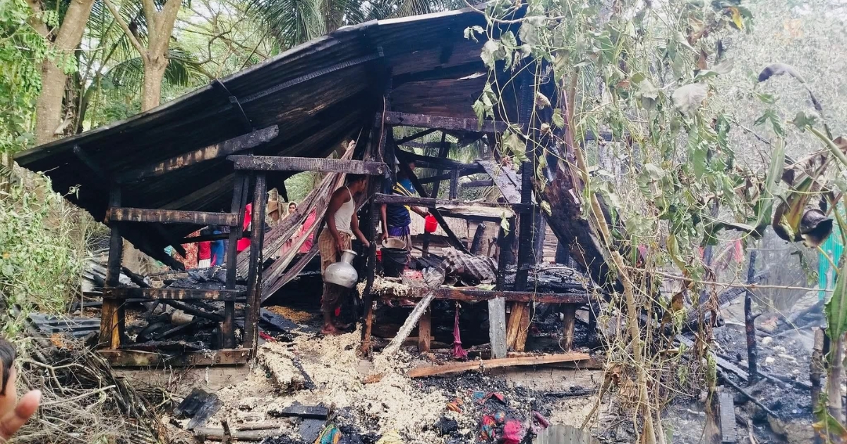 মহিপুরে ভয়াবহ অগ্নিকাণ্ডে দরিদ্র পরিবারের সর্বস্ব পুড়ে ছাই, সহযোগিতার আহ্বান