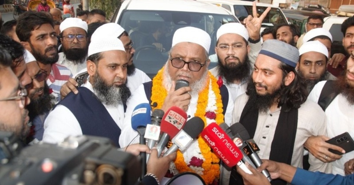 ‘আজ থেকে আমরা সবাই বুকে বুক মিলিয়ে ধানের শীষ ও খেজুরগাছের প্রতীক নিয়ে ঐক্যবদ্ধভাবে কাজ করব’ : মনির কাসেমী