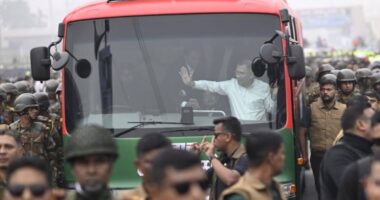 মা-কে দেখতে এভারকেয়ার হাসপাতালের উদ্দেশে রওনা হয়েছেন তারেক রহমান