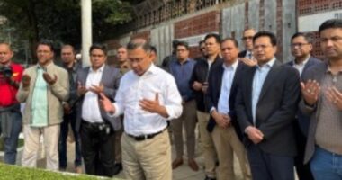 ‘পিলখানা ট্রাজেডি’তে নিহত ৫৭ সেনা কর্মকর্তার কবর জিয়ারত করলেন তারেক রহমান