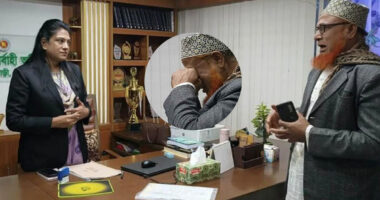 নির্ধারিত সময়ের ৮ মিনিট দেরি করায় মনোনয়নপত্র জমা দিতে না পারায় অঝোরে কাঁদলেন বাদশা