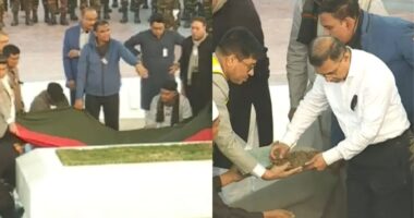 প্রয়াত রাষ্ট্রপতি ও স্বামী জিয়াউর রহমানের কবরের পাশে রাষ্ট্রীয় মর্যাদায় দাফন করা হয় দেশনেত্রী খালেদা জিয়াকে