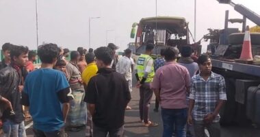 ঢাকা-ভাঙ্গা এক্সপ্রেসওয়েতে বাস-ট্রাক সংঘর্ষে ৩ জন নিহত, আহত ১৫