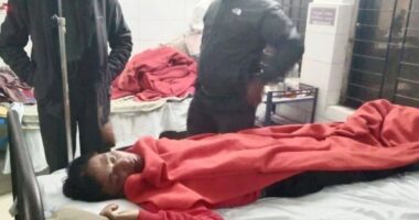 সার না পেয়ে হট্টগোল, কৃষি কর্মকর্তার দাঁত ভেঙে দিলেন বিক্ষুব্ধ কৃষক