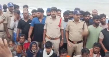 এবার ট্রলারসহ ২৮ বাংলাদেশি জেলেকে ধরে নিয়ে গেছে ভারত