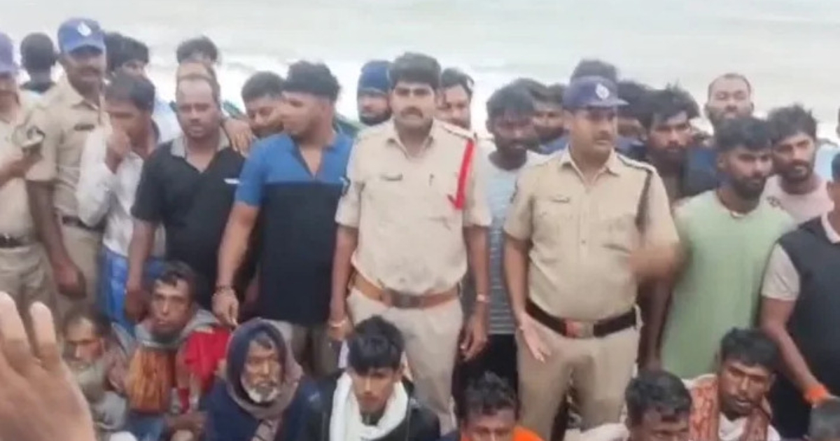 এবার ট্রলারসহ ২৮ বাংলাদেশি জেলেকে ধরে নিয়ে গেছে ভারত