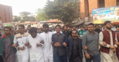 শরিফ ওসমান হাদির খুনিদের বিচারের দাবিতে জবিতে বিক্ষোভ মিছিল