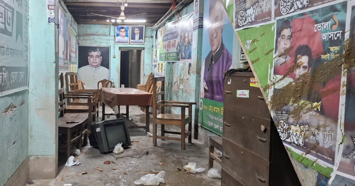 ভোলায় বিজেপির কার্যালয় লক্ষ্য করে ককটেল বিস্ফোরণ-ভাঙচুর, পুলিশের ফাঁকা গুলি