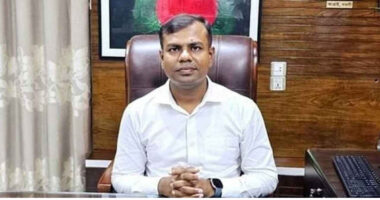 মুক্তিযোদ্ধা চাচাকে বাবা সাজিয়ে মুক্তিযোদ্ধা কোটায় বিসিএস ক্যাডার, সিনিয়র সহকারী সচিব কারাগারে