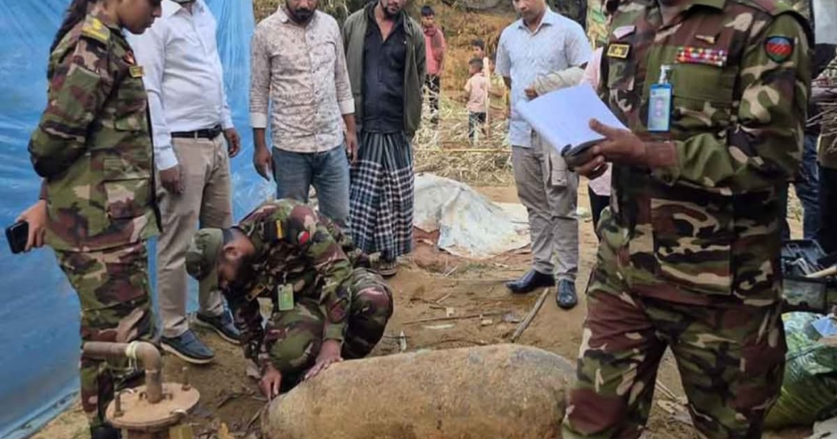 দ্বিতীয় বিশ্বযুদ্ধের অবিস্ফোরিত বোমা: ১০ বছর ধরে বোমার ওপরেই চলেছে কাপড় ধোয়ার কাজ