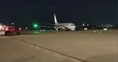 ১৪ বছর পর পাকিস্তানে বাংলাদেশ বিমান, ‘ওয়াটার ক্যানন স্যালুট’-এ সংবর্ধনা