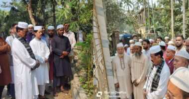 লালমোহনে সাবেক বিএনপির সভাপতি আনিচল মিয়া ও পৌর মেয়র কবির পাটোয়ারীর কবর জিয়ারত করলেন মেজর হাফিজ