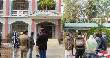 ভারপ্রাপ্ত অধ্যক্ষ না করায় গাংনী মহিলা কলেজে তালা দেওয়ার অভিযোগ