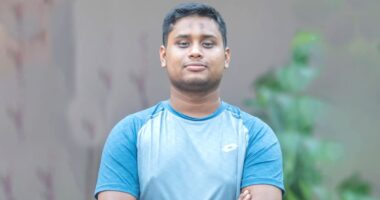 হলফনামায় হাসনাত আবদুল্লাহর ব্যবসা থেকে বার্ষিক আয় সাড়ে ১২ লাখ টাকা