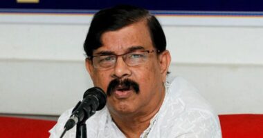 হলফনামায় তথ্যের গরমিল পাওয়ায় মাহমুদুর রহমান মান্নার মনোনয়নপত্র বাতিল