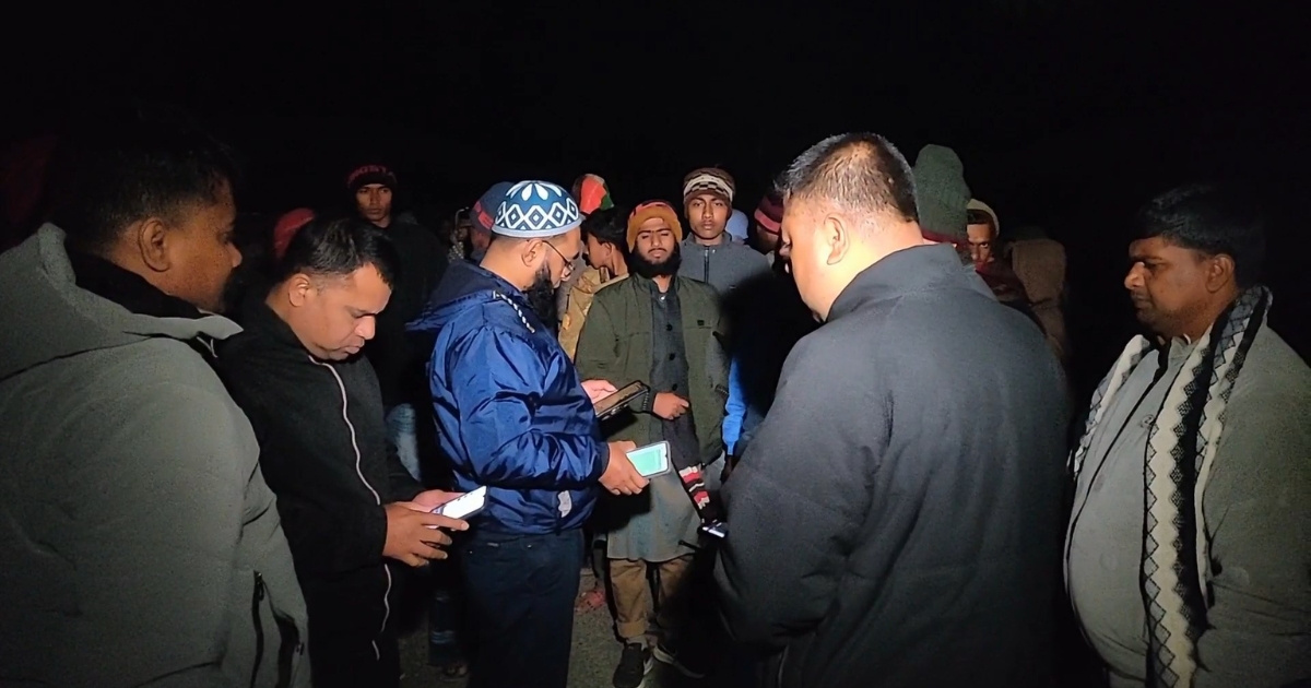 মেহেরপুরে বোমা মেরে ডাকাতি, টাকা-ফোন লুট