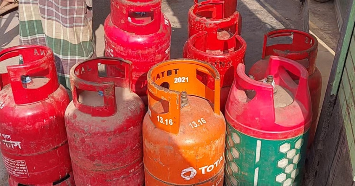 অস্বাভাবিক মূল্য বৃদ্ধির মধ্যেই এবার গ্যাস সিলিন্ডার সরবরাহ ও বিক্রি বন্ধ, চরম দুর্ভোগ বাসাবাড়িতে
