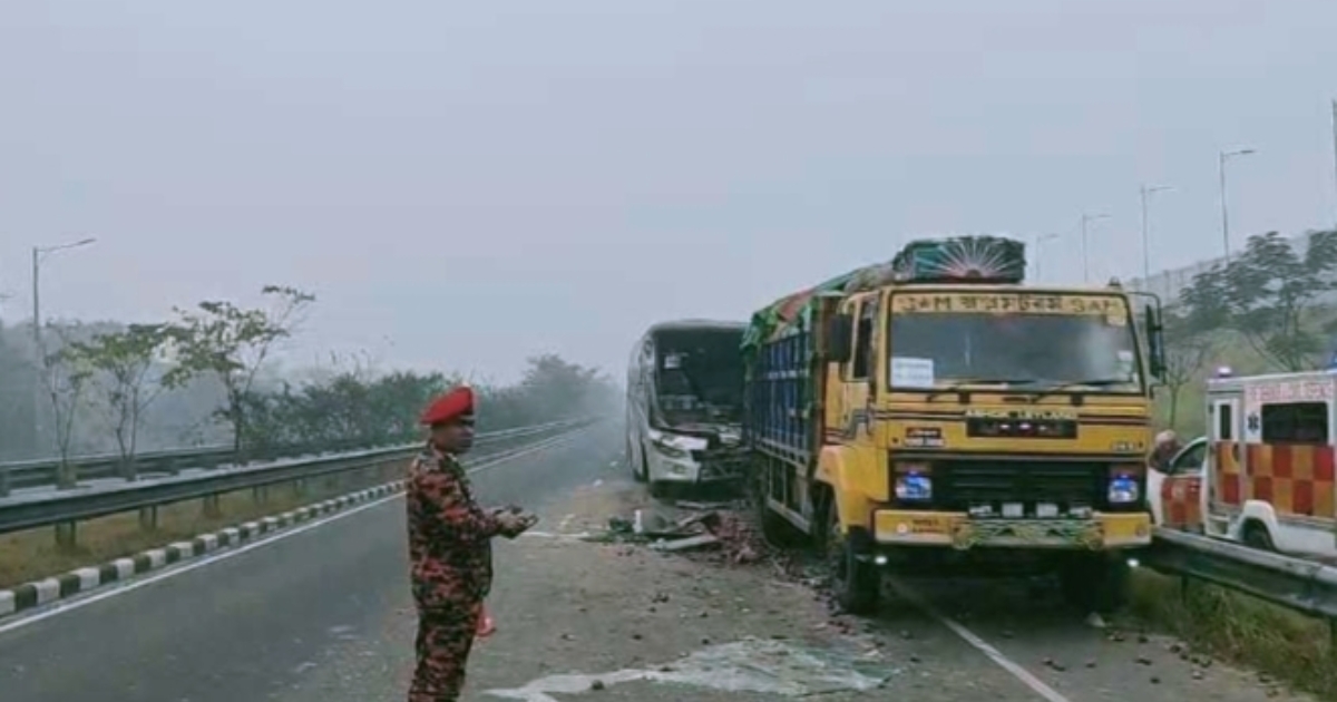 মুন্সিগঞ্জে ভোরের সড়ক দুর্ঘটনায় প্রাণ গেল বাস সুপারভাইজারের