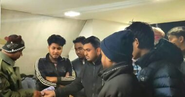 খালেদা জিয়ার আত্মার মাগফিরাত কামনায় কুবি শাখা ছাত্রদলের কম্বল বিতরণ