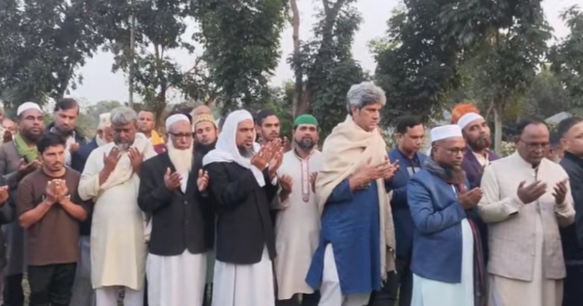 বাবার মৃত্যুবার্ষিকীতে কবর জিয়ারত করলেন জোনায়েদ সাকী