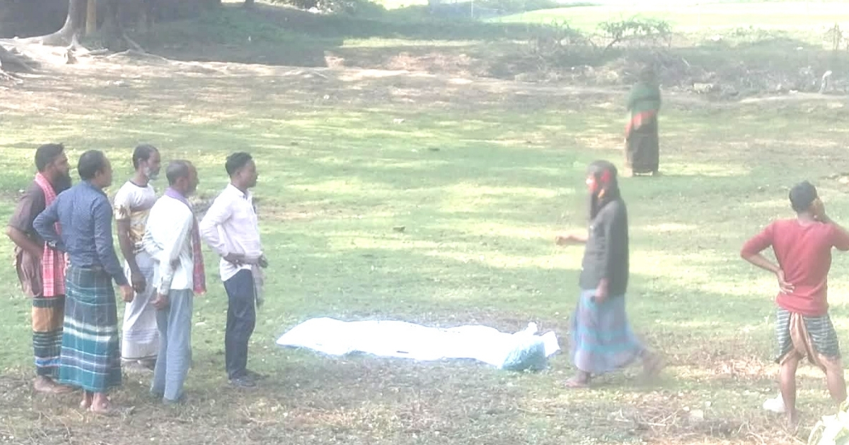 রাস্তা পার হতে গিয়ে ট্রাক্টর চাপায় বৃদ্ধা নিহত