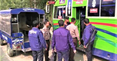 চলন্ত বাসে কলেজছাত্রীকে দলবদ্ধ যৌননি গ্রহের অভিযোগে গ্রেপ্তার- ৩