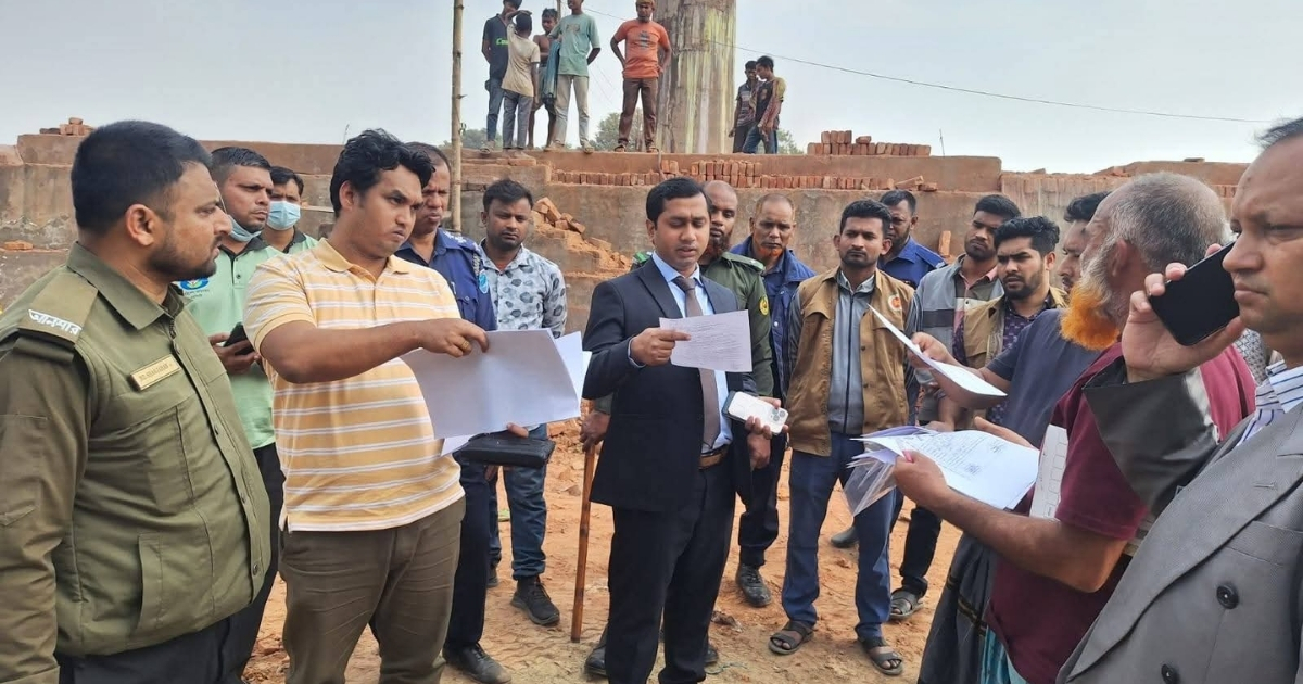 মনোহরদীতে অবৈধ ইটভাটায় মোবাইল কোর্ট, জরিমানা ৫ লাখ ৫০ হাজার টাকা