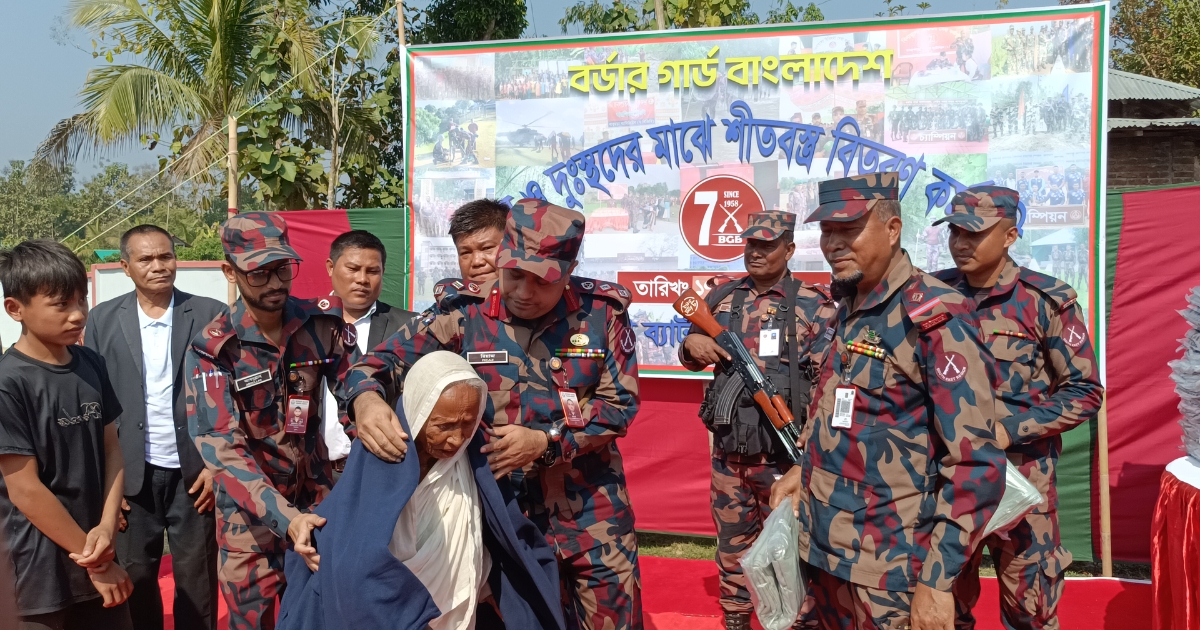 দীঘিনালায় শীতার্ত মানুষের পাশে দাঁড়াল বাবুছড়া ব্যাটালিয়ন (৭ বিজিবি)