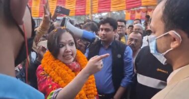 ‘আমি রুমিন না বললে আপনি এখান থেকে বের হতে পারবেন না স্যার, মাথায় রাইখেন’ : রুমিন ফারহানা