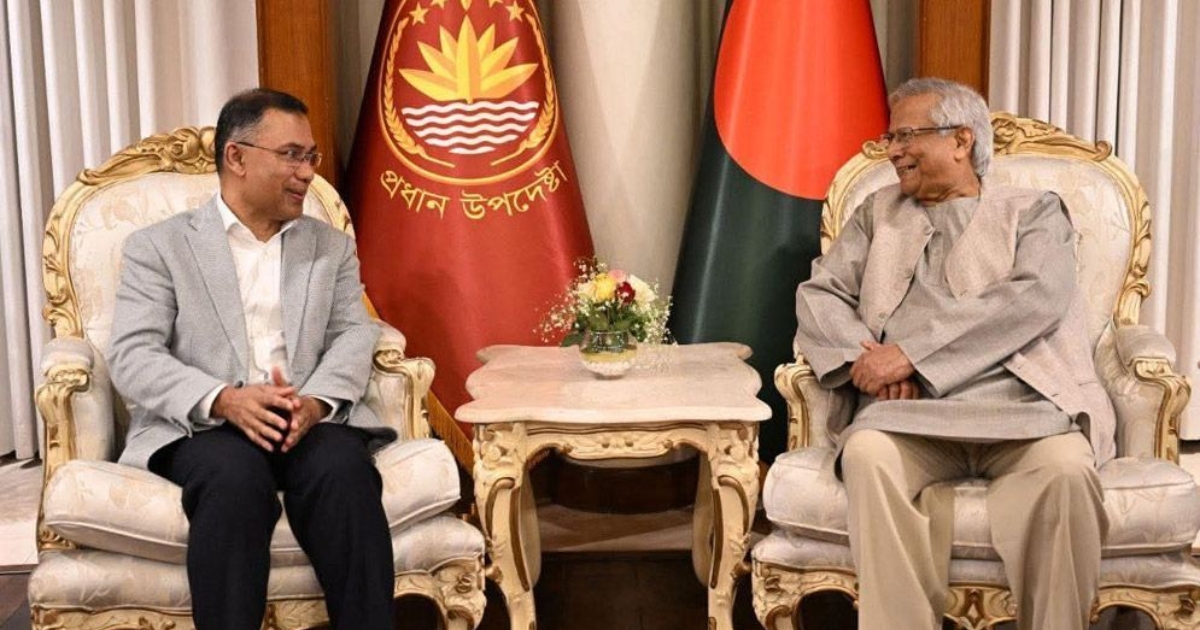 প্রধান উপদেষ্টাকে ফুলেল শুভেচ্ছা জানালেন তারেক রহমান