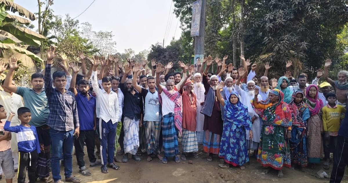 জমি বেচাকেনা করলেই দিতে হয় চাঁদা , রতনের দাপটে অতিষ্ঠ এলাকাবাসী