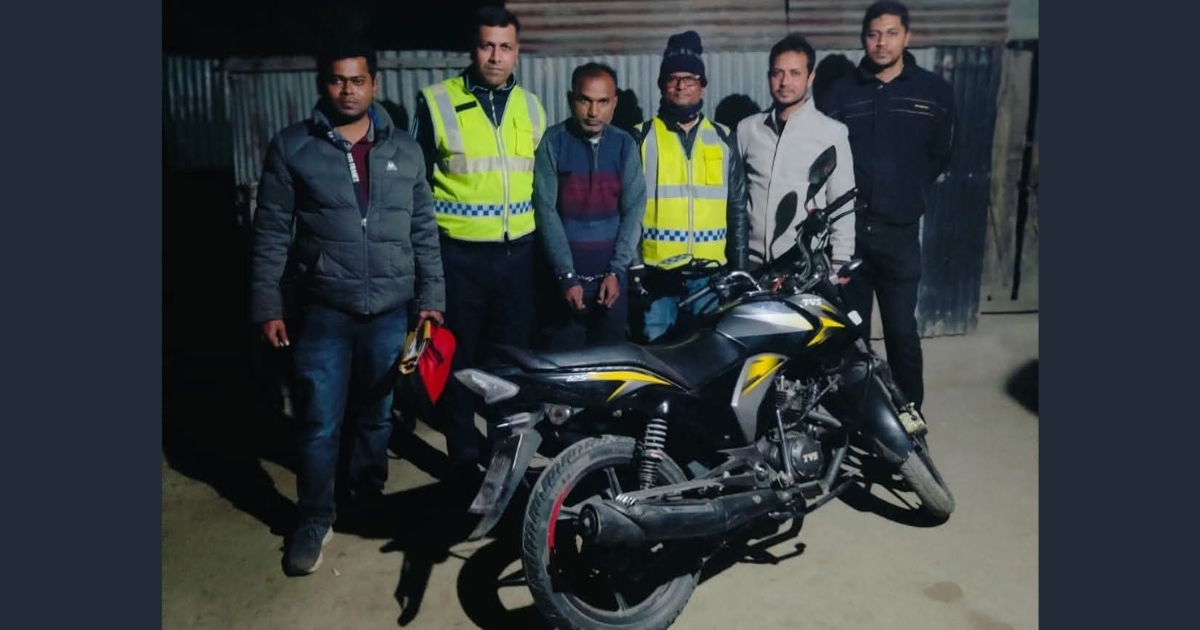 বগুড়ার শিবগঞ্জ থানা পুলিশের অভিযানে ছিনতাইকৃত মোটরসাইকেল উদ্ধার , আটক - ১