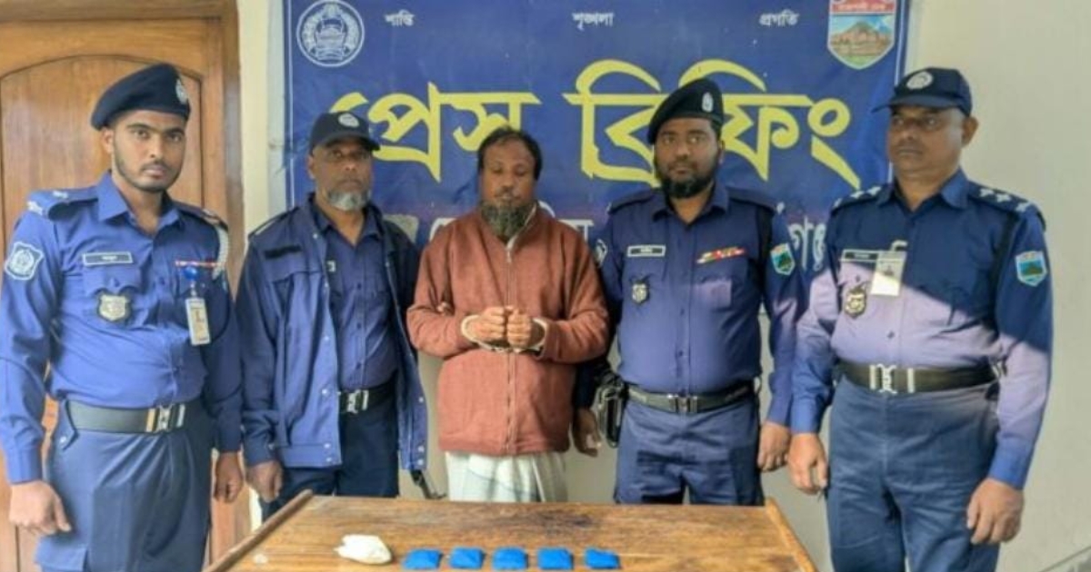 যাত্রীবাহী বাসে তল্লাশি চালিয়ে ১ হাজার পিস ইয়াবাসহ মাদক কারবারি আটক