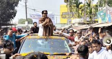 ছাদখোলা গাড়িতে ভোলায় নির্বাচনী প্রচারণা শুরু করলেন ব্যারিস্টার আন্দালিব রহমান পার্থ