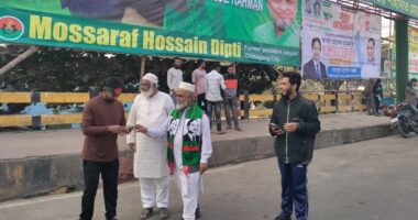 জীবনে প্রথমবার তারেক রহমানকে দেখতে চট্টগ্রাম জনসভায় বৃদ্ধ মোখলেছুর রহমান