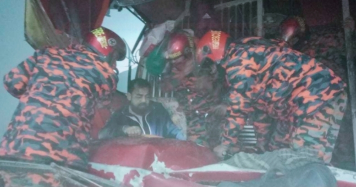 ঢাকা-মাওয়া এক্সপ্রেসওয়ের তিন পয়েন্টে সাত গাড়ির সং/ঘ/র্ষ, আহত প্রায় ২০