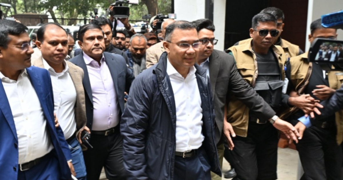 সবাইকে অবাক করে পায়ে হেঁটে অফিসে গেলেন তারেক রহমান