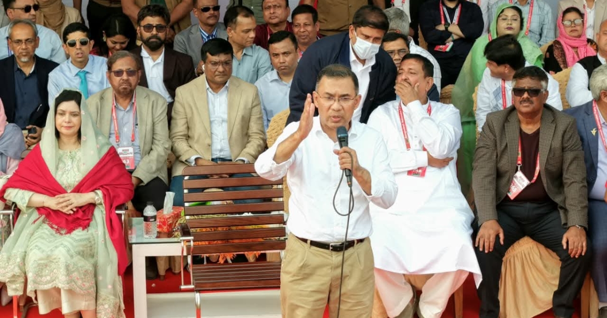 রাজশাহী মাদ্রাসা মাঠে সমাবেশ মঞ্চে তারেক রহমান,নেতাকর্মীদের ঢল