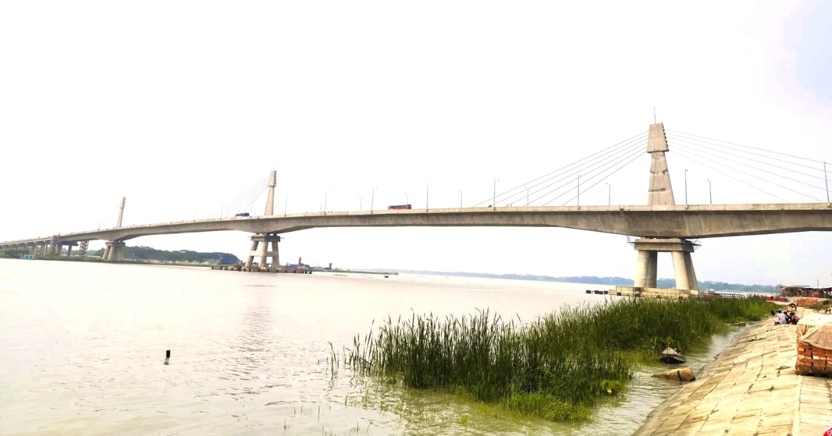 প্রেমিকের সঙ্গে ফোনে কথাকাটাকাটির জেরে পায়রা সেতু থেকে নদীতে কলেজছাত্রীর ঝাঁপ