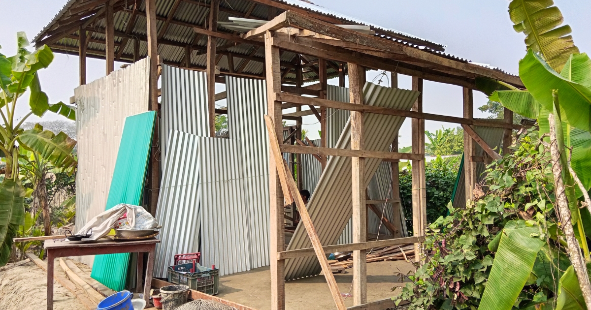 জমি জবরদখল করে রাতের আঁধারে ঘর উত্তোলনের অভিযোগ