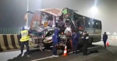 ঢাকা-মাওয়া এক্সপ্রেসওয়েতে বাস-পিকআপ সং/ঘ/র্ষে নি/হ/ত ১, আ/হ/ত ১