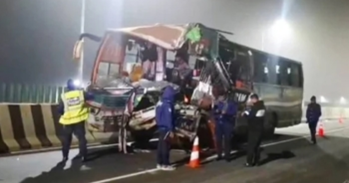 ঢাকা-মাওয়া এক্সপ্রেসওয়েতে বাস-পিকআপ সং/ঘ/র্ষে নি/হ/ত ১, আ/হ/ত ১