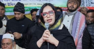 যখন তোমার কেউ ছিল না, তখন ছিলাম আমি; এখন তোমার সব হয়েছে, পর হয়েছি আমি : রুমিন ফারহানা