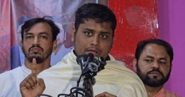 ‘আমার কোনো গুণ্ডাপাণ্ডা নাই, আমার পক্ষ হয়ে ফোন দিয়ে ভয়ভীতি দেখানোরও কেউ নেই’ : হাসনাত আব্দুল্লাহ