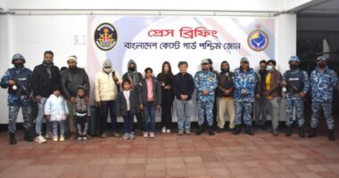 সুন্দরবনে দুর্ঘটনাকবলিত পর্যটনবাহী জাহাজ থেকে ৪৪ পর্যটক উদ্ধার