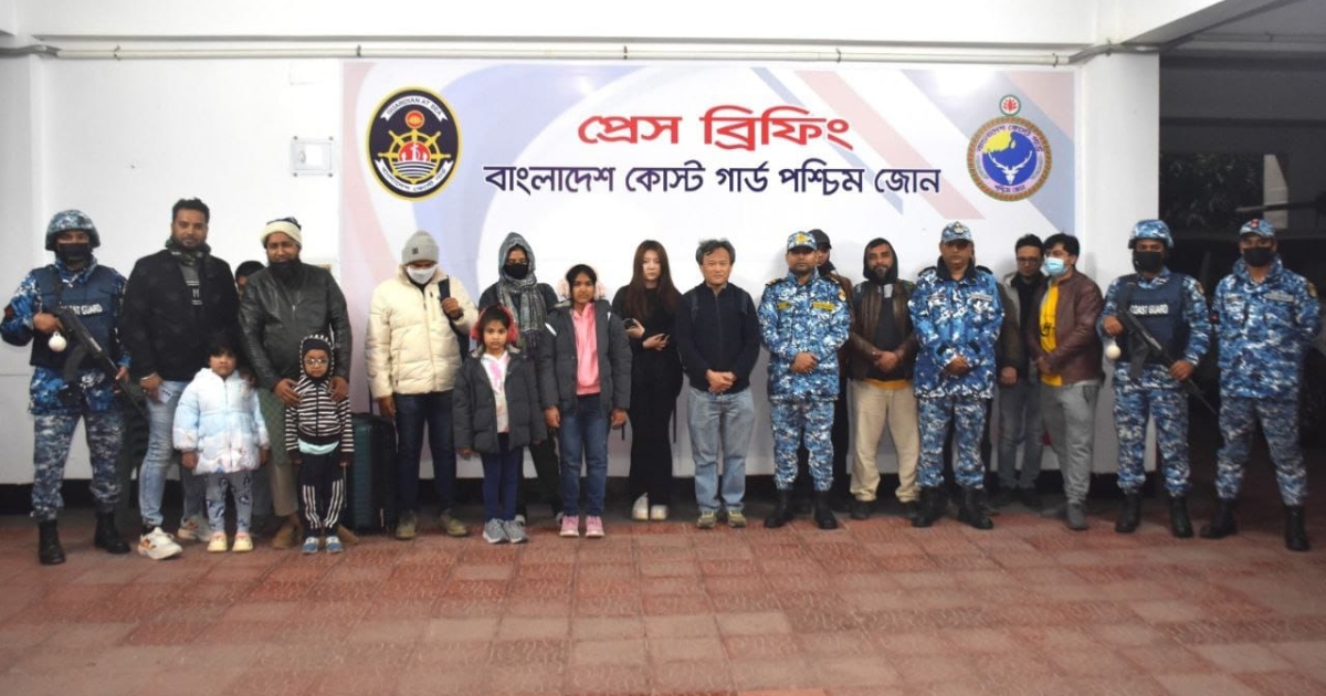 সুন্দরবনে দুর্ঘটনাকবলিত পর্যটনবাহী জাহাজ থেকে ৪৪ পর্যটক উদ্ধার