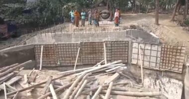 নির্মাণের মাঝপথেই ধসে কালভার্ট, ক্ষুব্ধ এলাকাবাসী