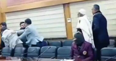 স্বতন্ত্র প্রার্থী আতাউরকে রিটার্নিং কর্মকর্তার কার্যালয়ে ঘাড় ধাক্কার ঘটনায় ইসিকে আইনি নোটিশ