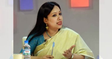 বাঞ্ছারামপুরের এমপির সাহায্যে আমার চলতে হবে নাকি, প্রশ্ন রুমিন ফারহানার