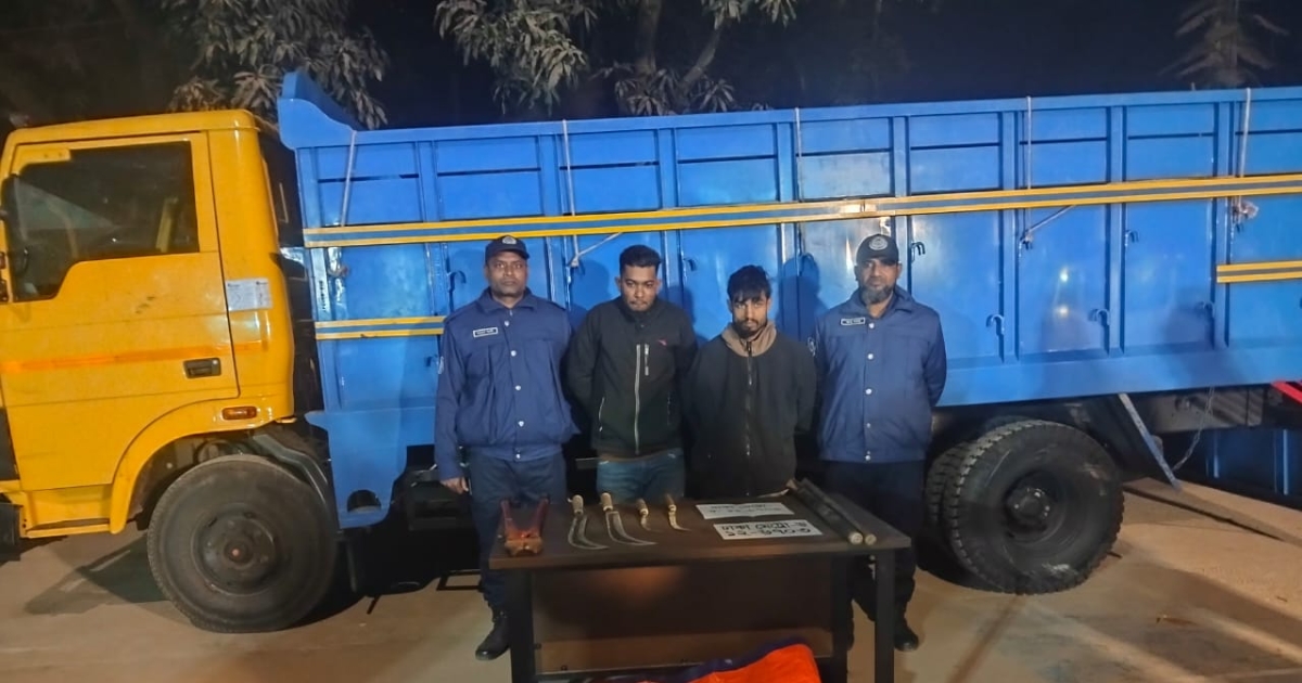 নাগরপুরে ট্রাক ও দেশীয় অস্ত্র সহ আন্তঃজেলা ডাকাতদলের ২ ডাকাত গ্রেফতার